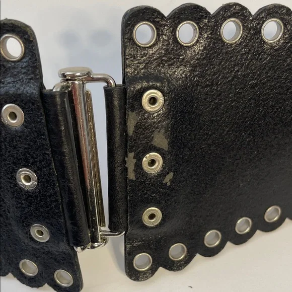 Vintage LE CHATEAU Y2K Black Leather Belt w Silver Eyelets & Crystal Front Clasp - Picture 7 of 10
